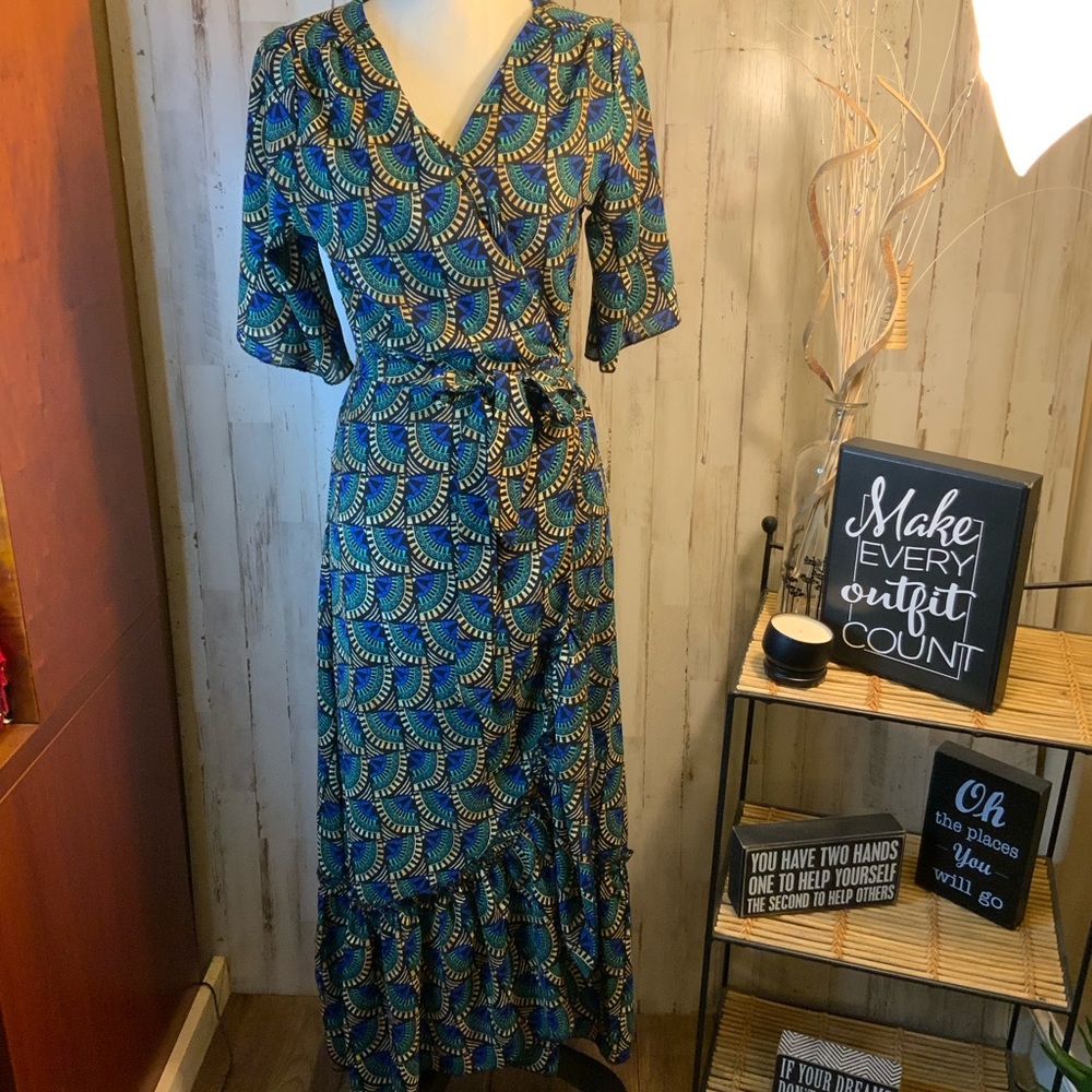 Silk & Salt polyester wrap around dress. Size M